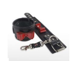 Черные кожаные наручники с красным бантиком